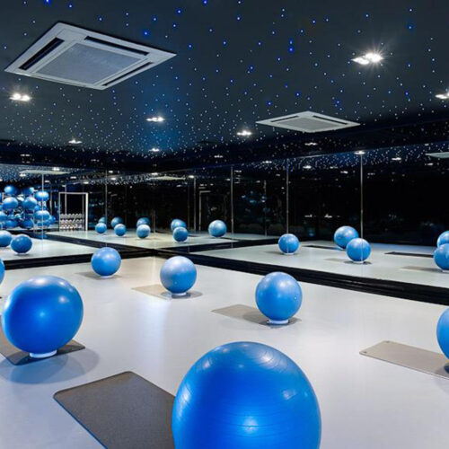 Maßgeschneiderter Glasfaser-Sternenhimmel für den Wellnessbereich